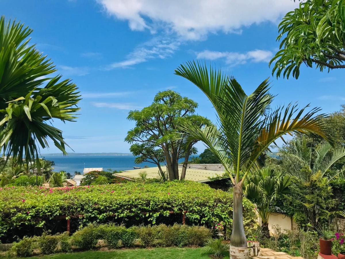 Le Jardin Exotique Hotel Antsiranana エクステリア 写真