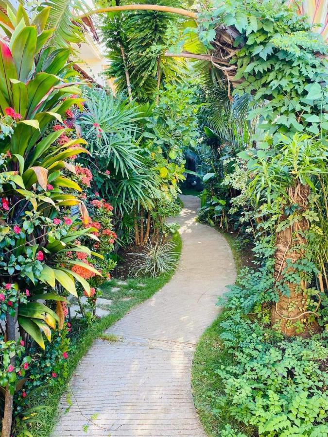 Le Jardin Exotique Hotel Antsiranana エクステリア 写真